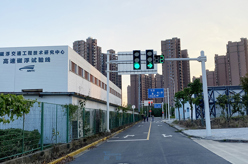 同濟大學智能駕駛測試廠信號燈和信號機