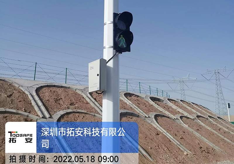 甘肅省酒泉市太陽能國風款LED交通信號燈